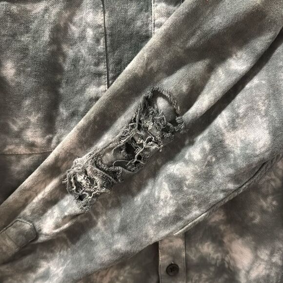 Urban Outfitters Dyed Distressed Long Sleeve Shirt - Size Medium - Picture 3 of 4